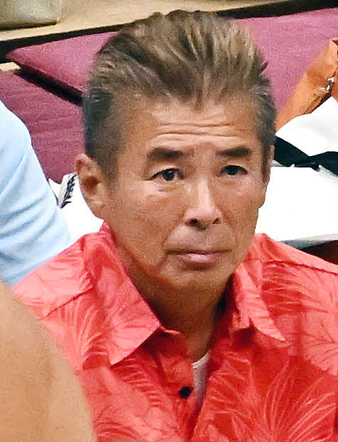 観戦に訪れた勝俣州和（撮影・滝沢徹郎）