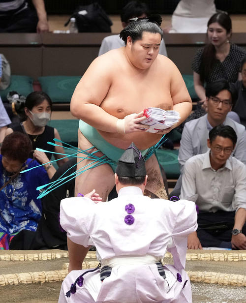 琴桜辛勝の一番にNHK解説の舞の海秀平氏「これは物言いをつけなければいけません」 - 大相撲 : 日刊スポーツ