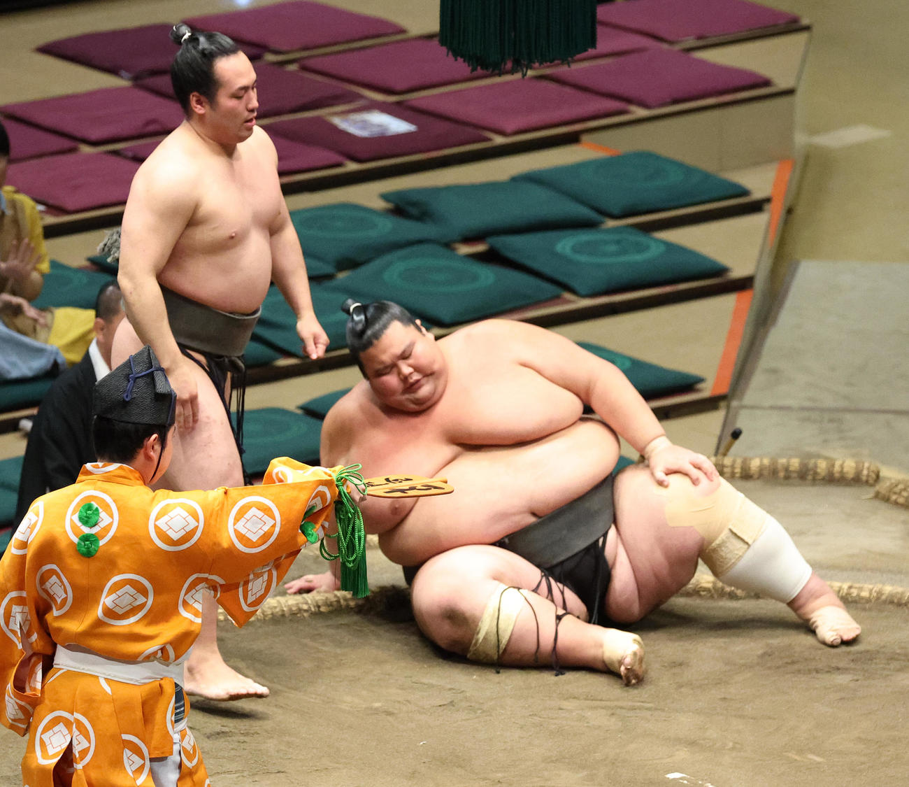 出羽ノ城（右）を足取りで破った須山