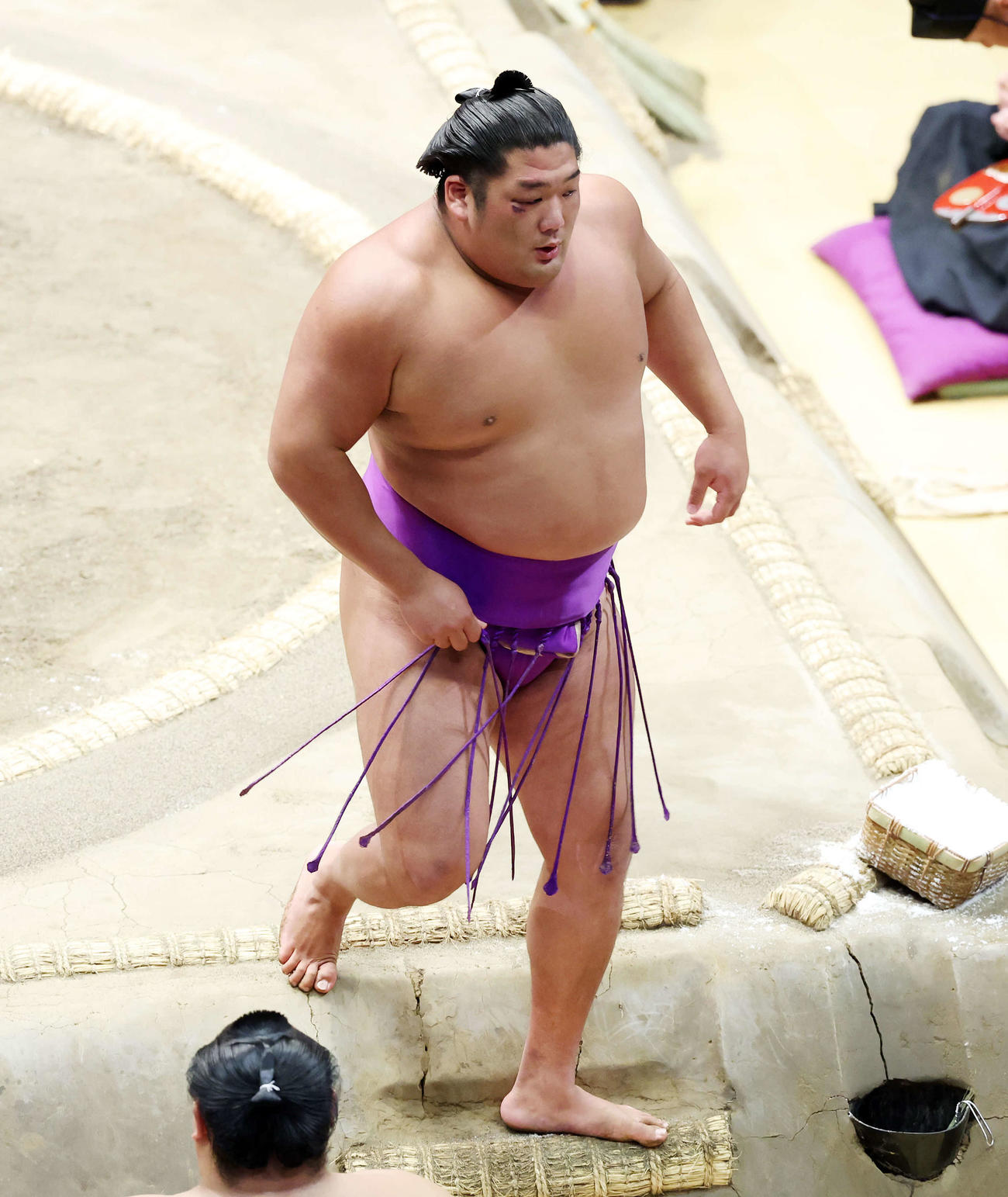 欧勝海を寄り切りで破った尊富士（撮影・鈴木正人）