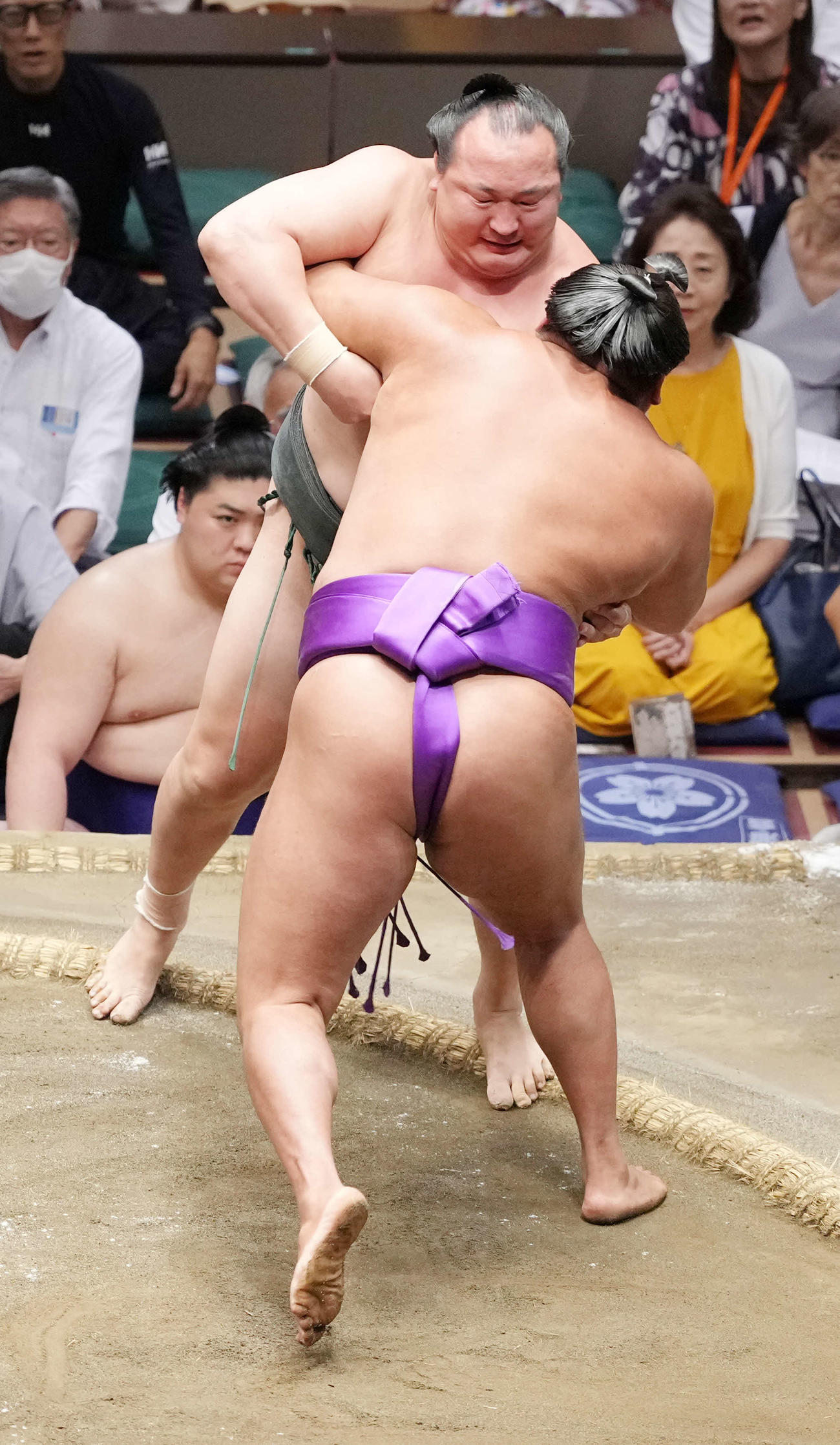 尊富士が千代翔馬を寄り切り優勝“王手”「幕内に戻りたい。その気持ちで」 - 大相撲写真ニュース : 日刊スポーツ