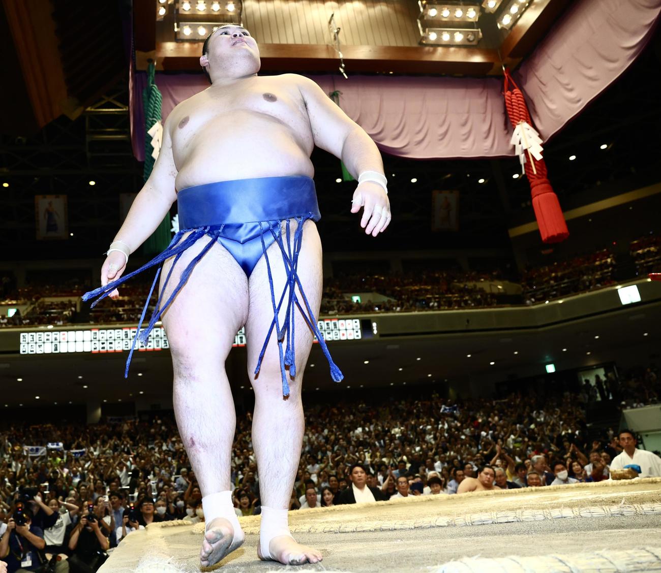 豊昇龍を押し出しで破り、幕内優勝を決める大の里（撮影・河田真司）