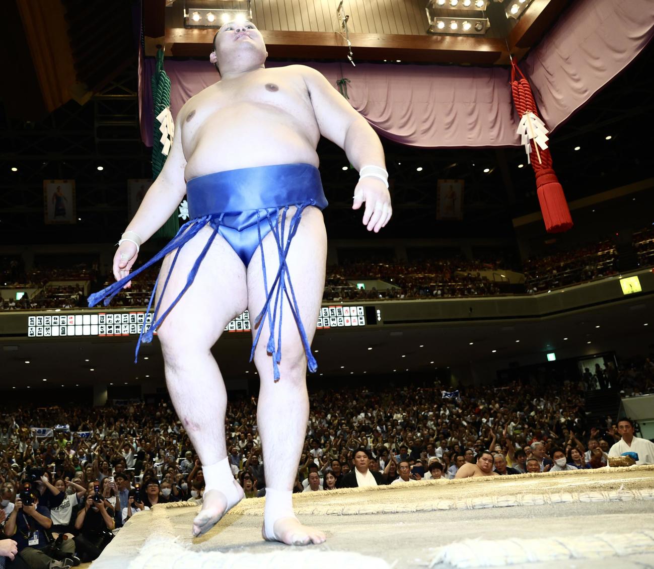 豊昇龍を押し出しで破り、幕内優勝を決める大の里（撮影・河田真司）