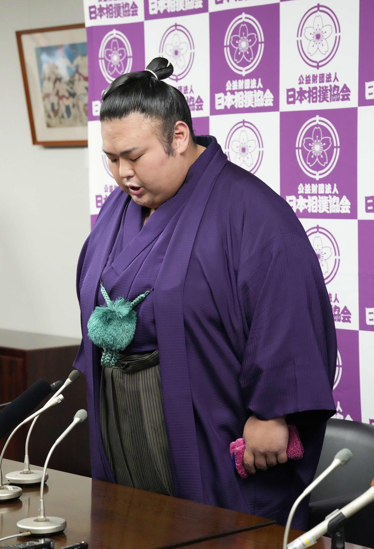 引退会見に臨む貴景勝（撮影・小沢裕）
