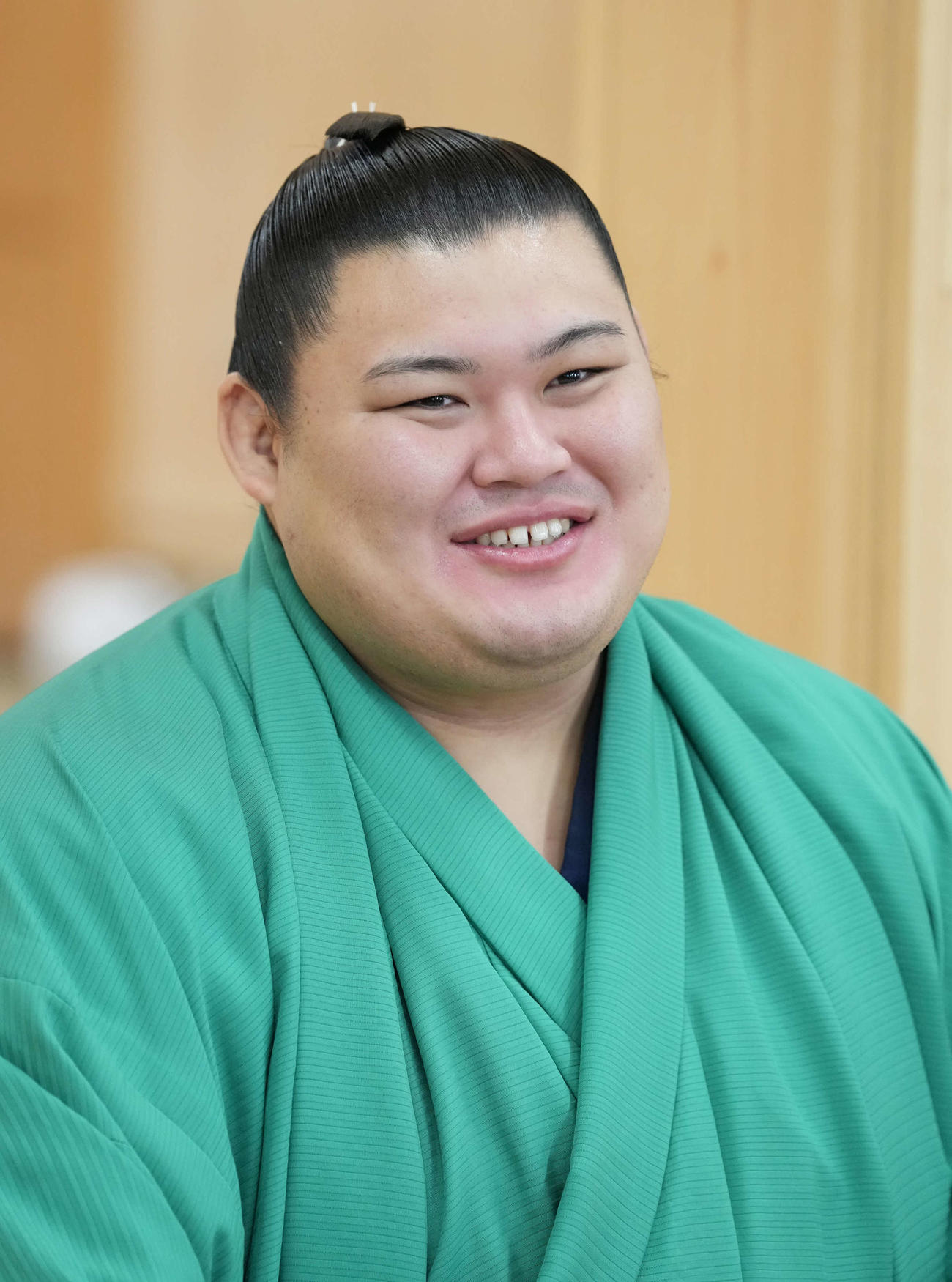 大相撲秋場所の優勝一夜明け会見で笑顔を見せる大の里（撮影・小沢裕）