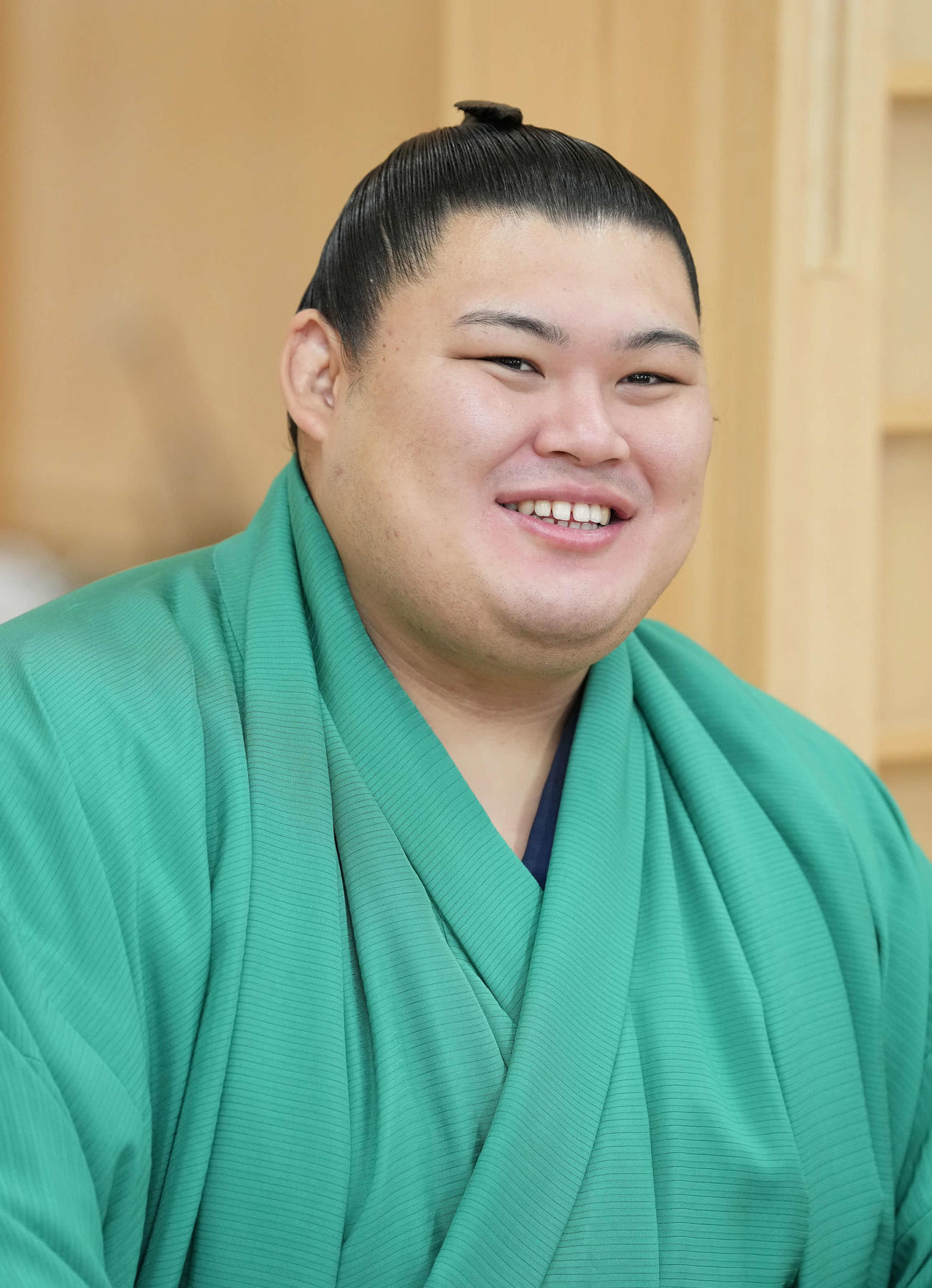 大相撲秋場所の優勝一夜明け会見で笑顔を見せる大の里（撮影・小沢裕）