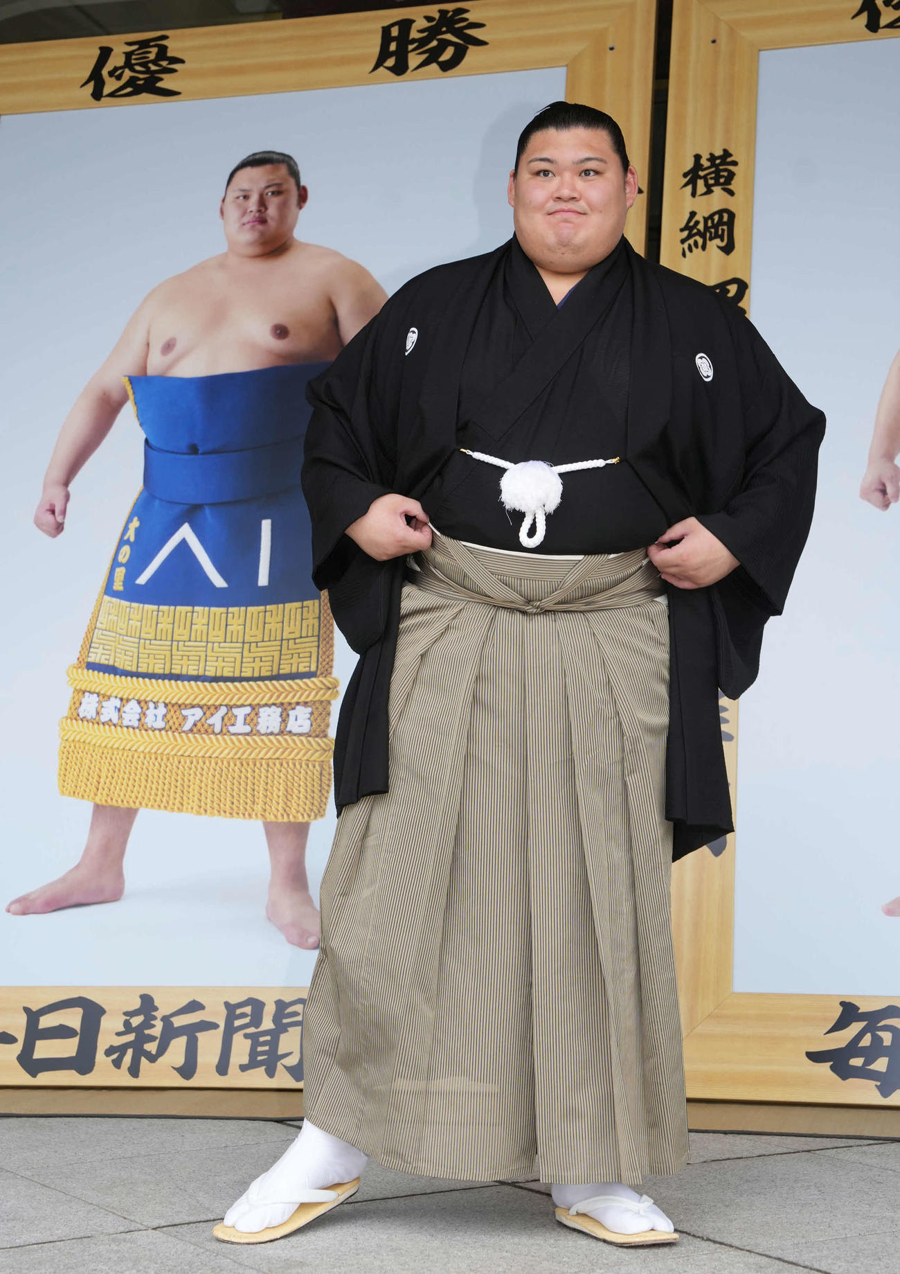 大相撲秋場所の優勝額贈呈式に臨む夏場所優勝の大の里（撮影・小沢裕）