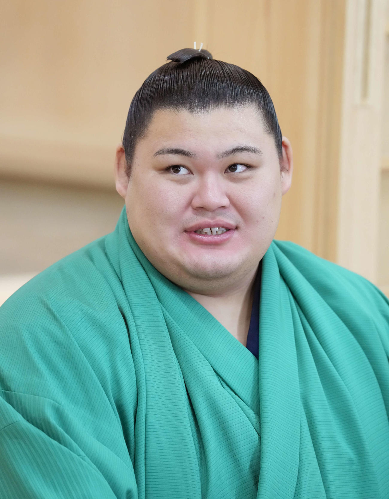 大相撲秋場所の優勝一夜明け会見で笑顔を見せる大の里（撮影・小沢裕）