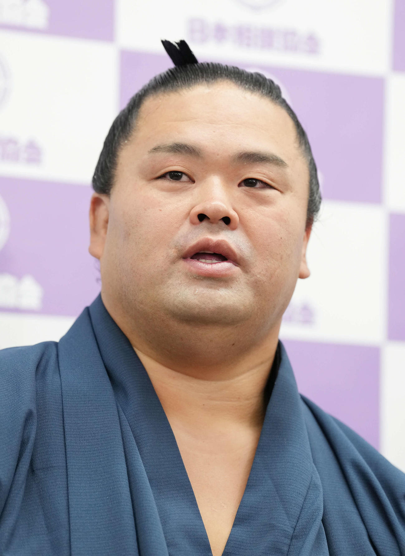 引退会見に臨む妙義龍（撮影・小沢裕）