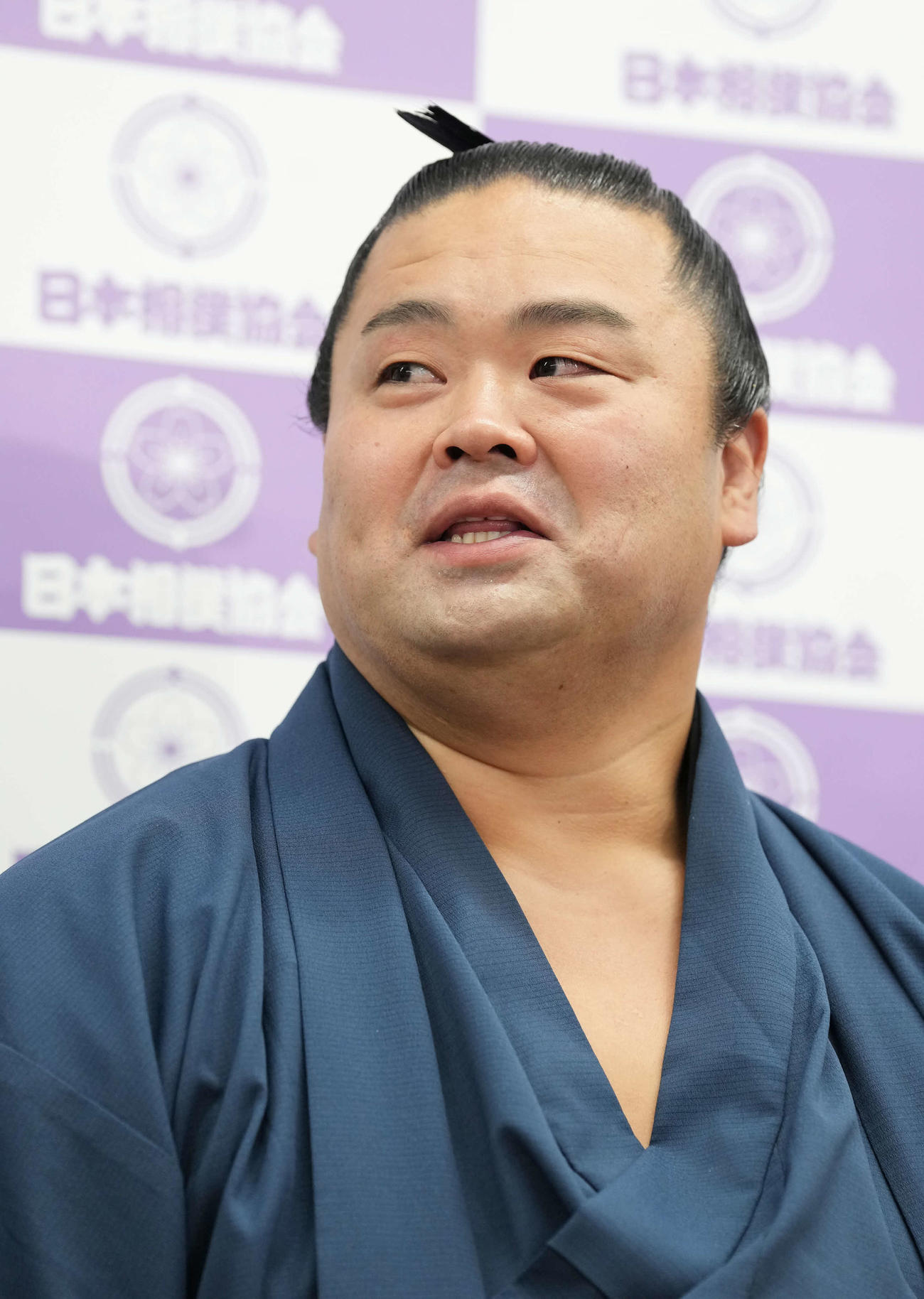 引退会見に臨む妙義龍（撮影・小沢裕）