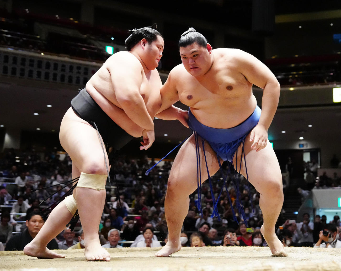 全日本力士戦士権の優勝戦で琴桜（左）に敗れた大の里（撮影・江口和貴）