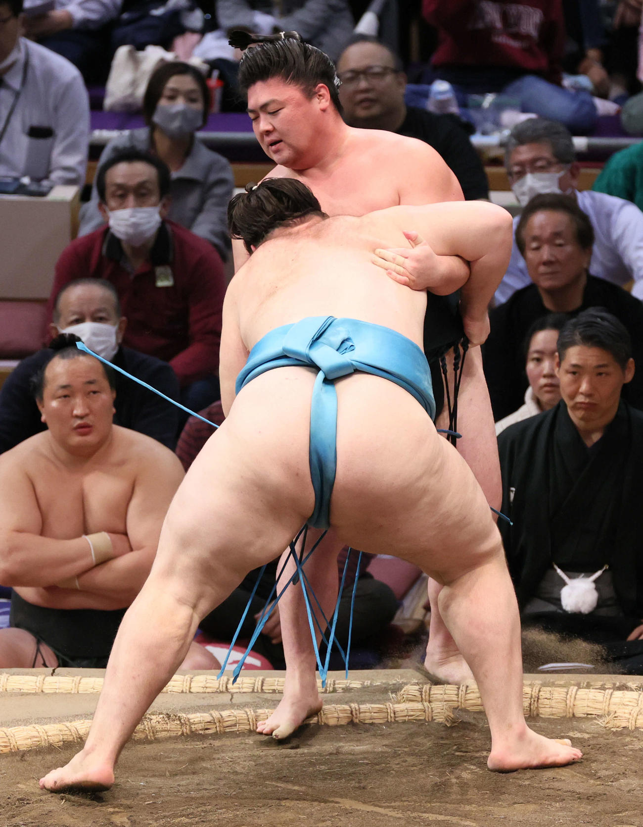 大相撲九州場所　初日　獅司は寄り切りで時疾風を破る破る（撮影・加藤孝規）