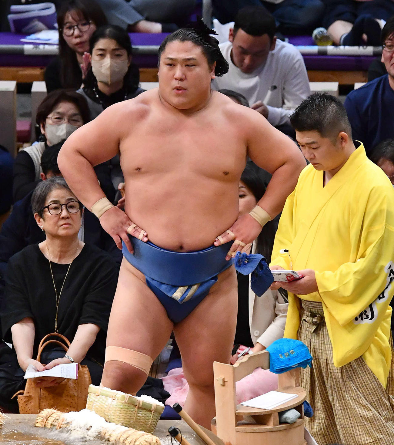 大相撲九州場所2日目　大栄翔を押し出しで破った若隆景（撮影・岩下翔太）