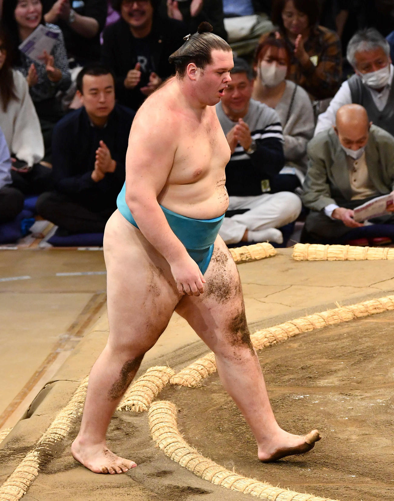 大相撲九州場所3日目　上手投げで阿武剋に敗れ、悔しそうな表情を見せる獅司（撮影・岩下翔太）