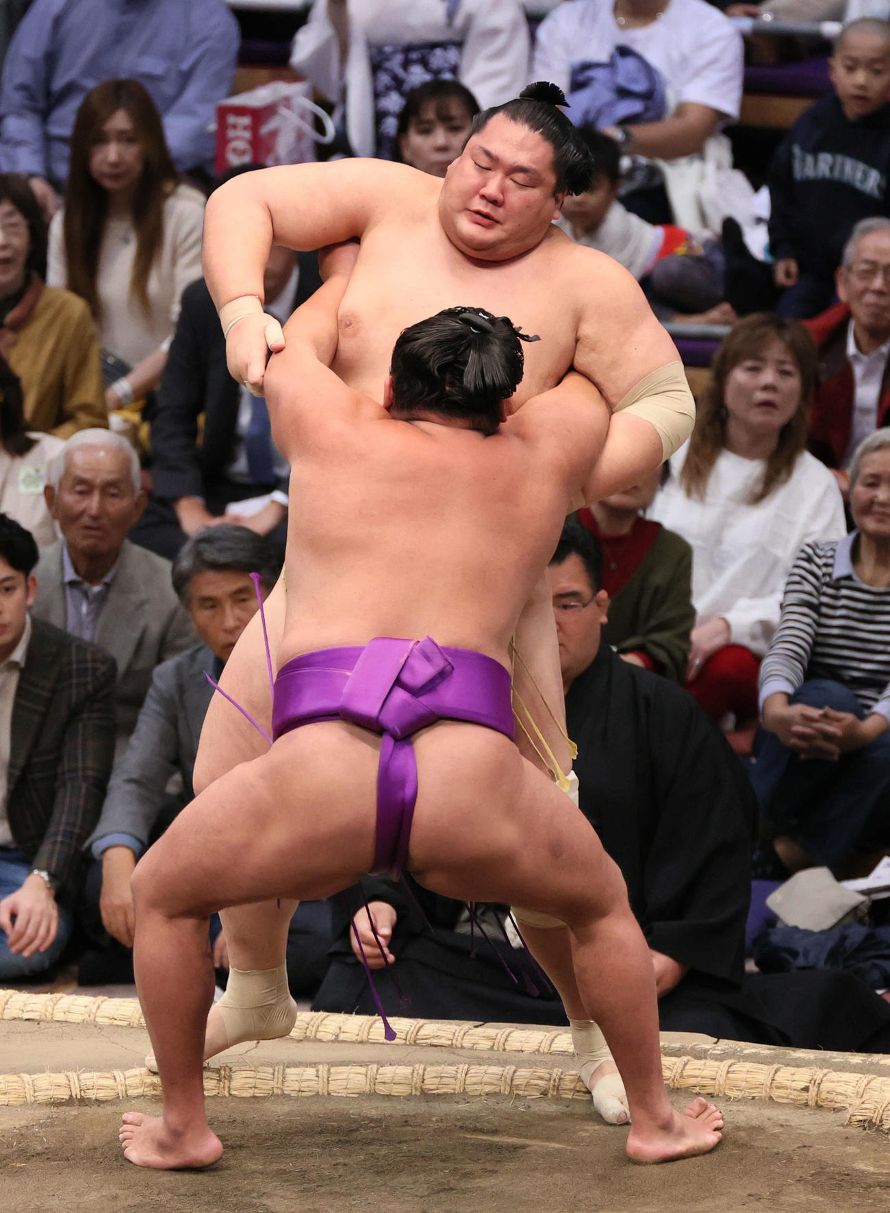 大相撲九州場所　3日目　尊富士は寄り切りで輝を破る（撮影・加藤孝規）