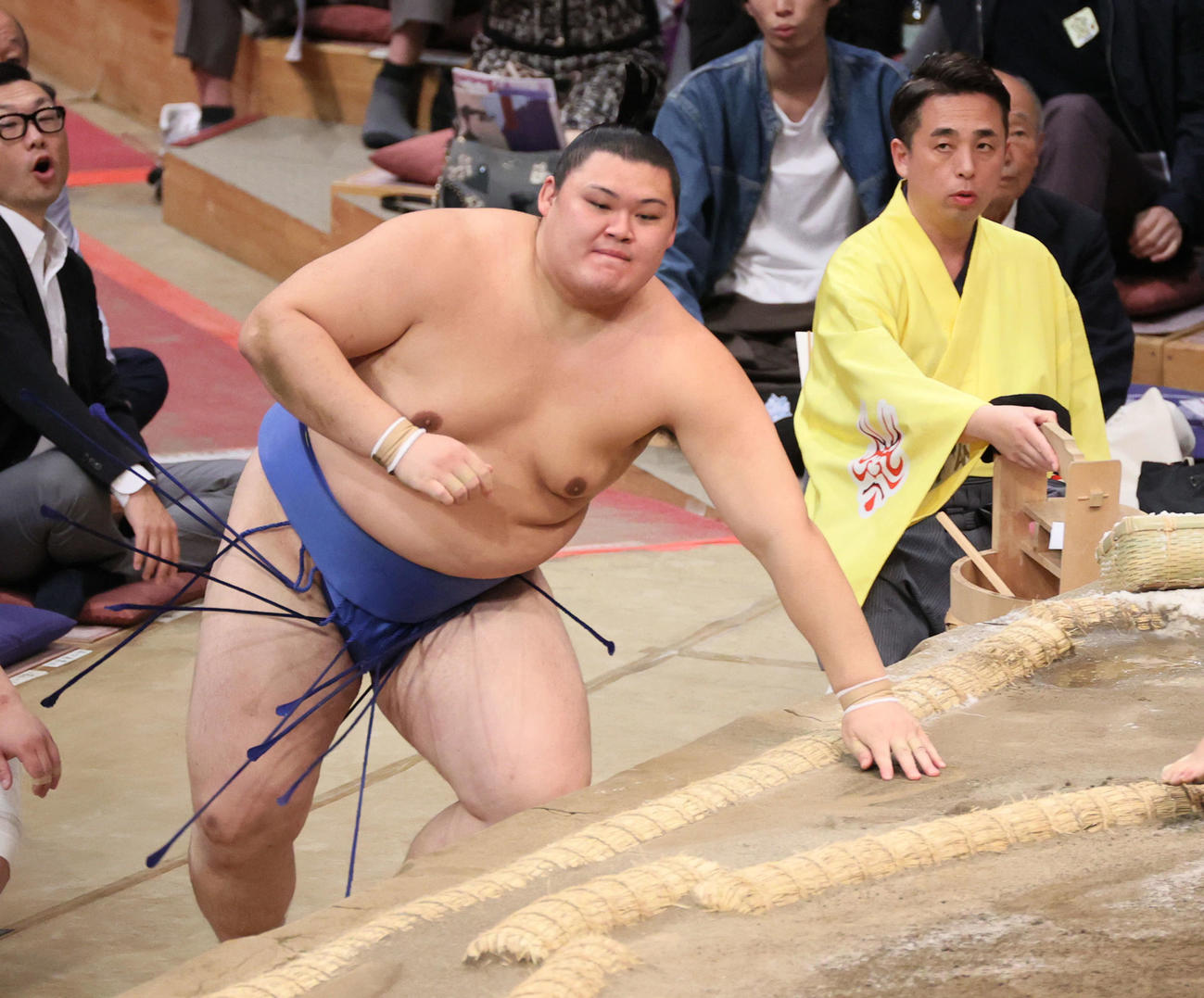 大相撲九州場所　4日目　阿炎にすくい投げで敗れた大の里（撮影・加藤孝規）