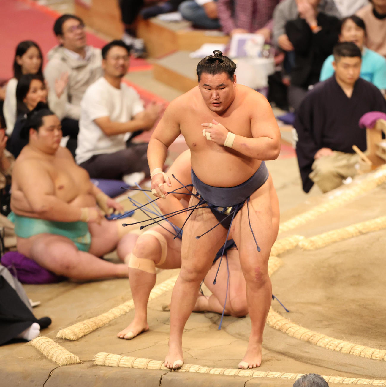 大相撲九州場所　5日目　小手投げで若隆景を破る豊昇龍（撮影・梅根麻紀）