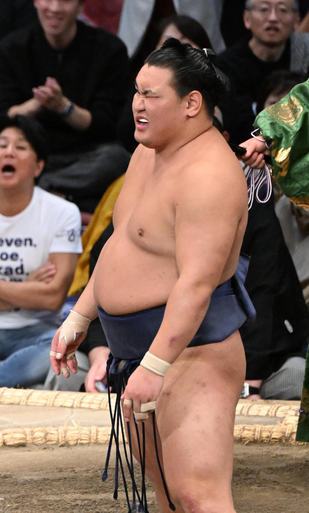 阿炎に引き落としで敗れ悔しげな豊昇龍（撮影・和賀正仁）