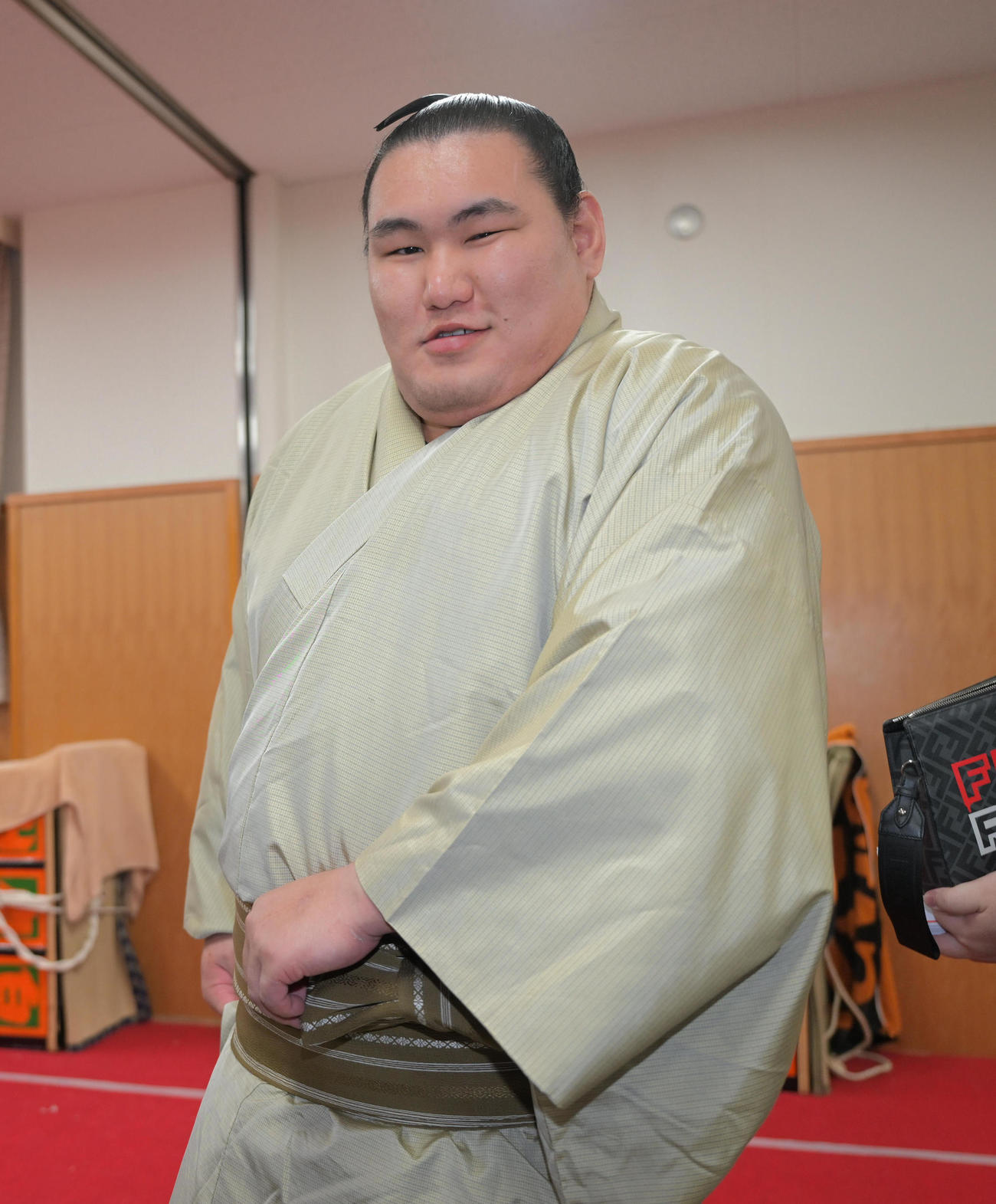 1敗を守り、支度部屋で笑顔で見せる豊昇龍
