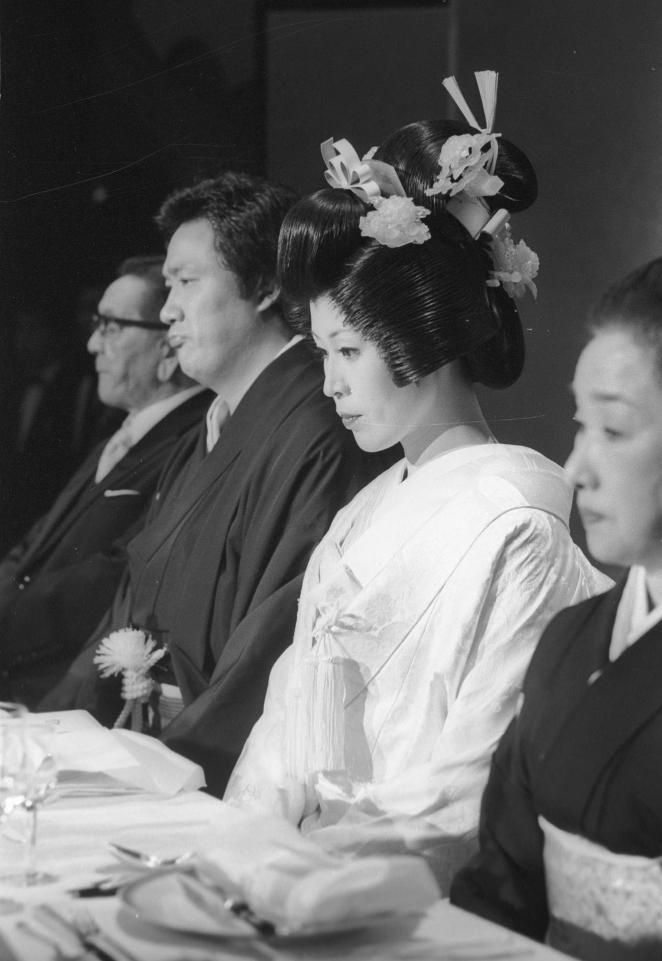 1976年9月、井筒親方（52代横綱北の富士）と富子さんの結婚式、媒酌は関山義人夫妻
