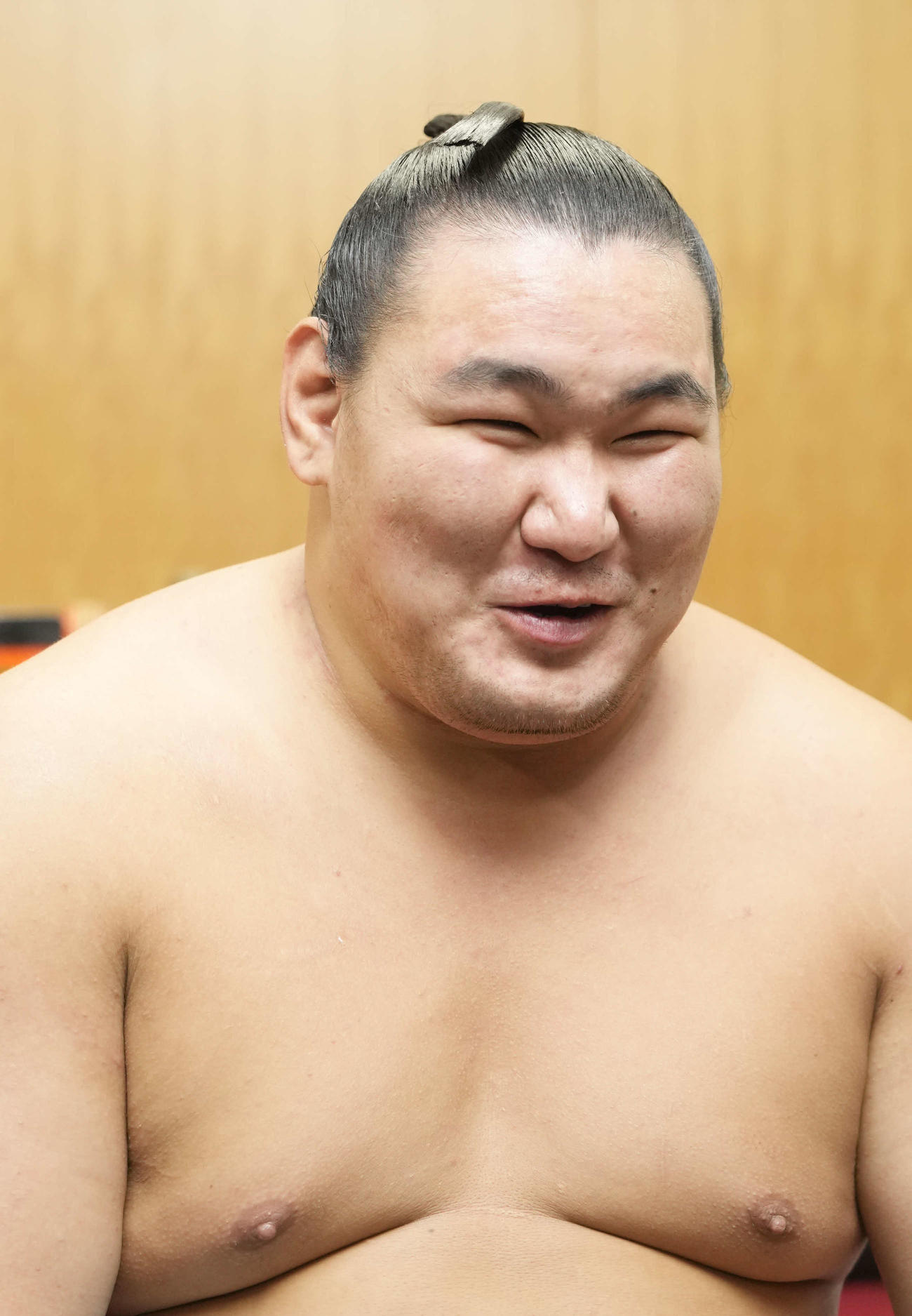 1敗を死守し支度部屋で笑顔を見せる豊昇龍（撮影・小沢裕）