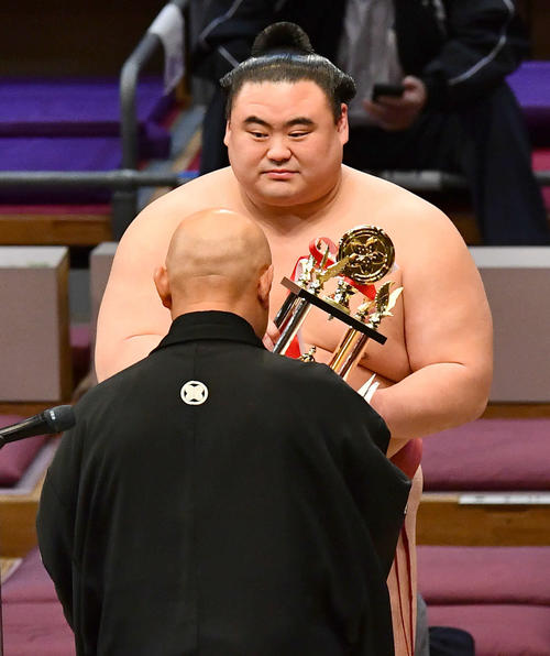 隆の勝11勝目で敢闘賞受賞 来場所は三役復帰濃厚「やるべきことは変わらない」部屋頭の責任も - 大相撲 : 日刊スポーツ