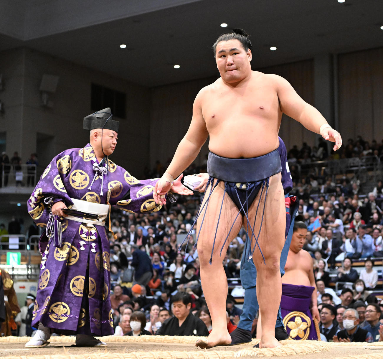 大栄翔を押し出しで破った豊昇龍（2024年11月20日撮影）