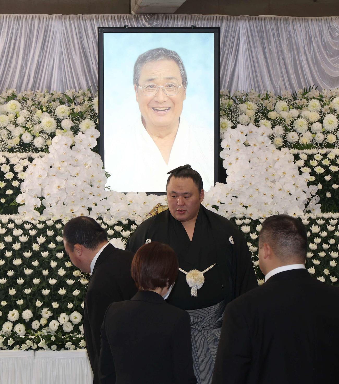 北の富士勝昭さんをしのぶ会に参列した玉鷲（代表撮影）