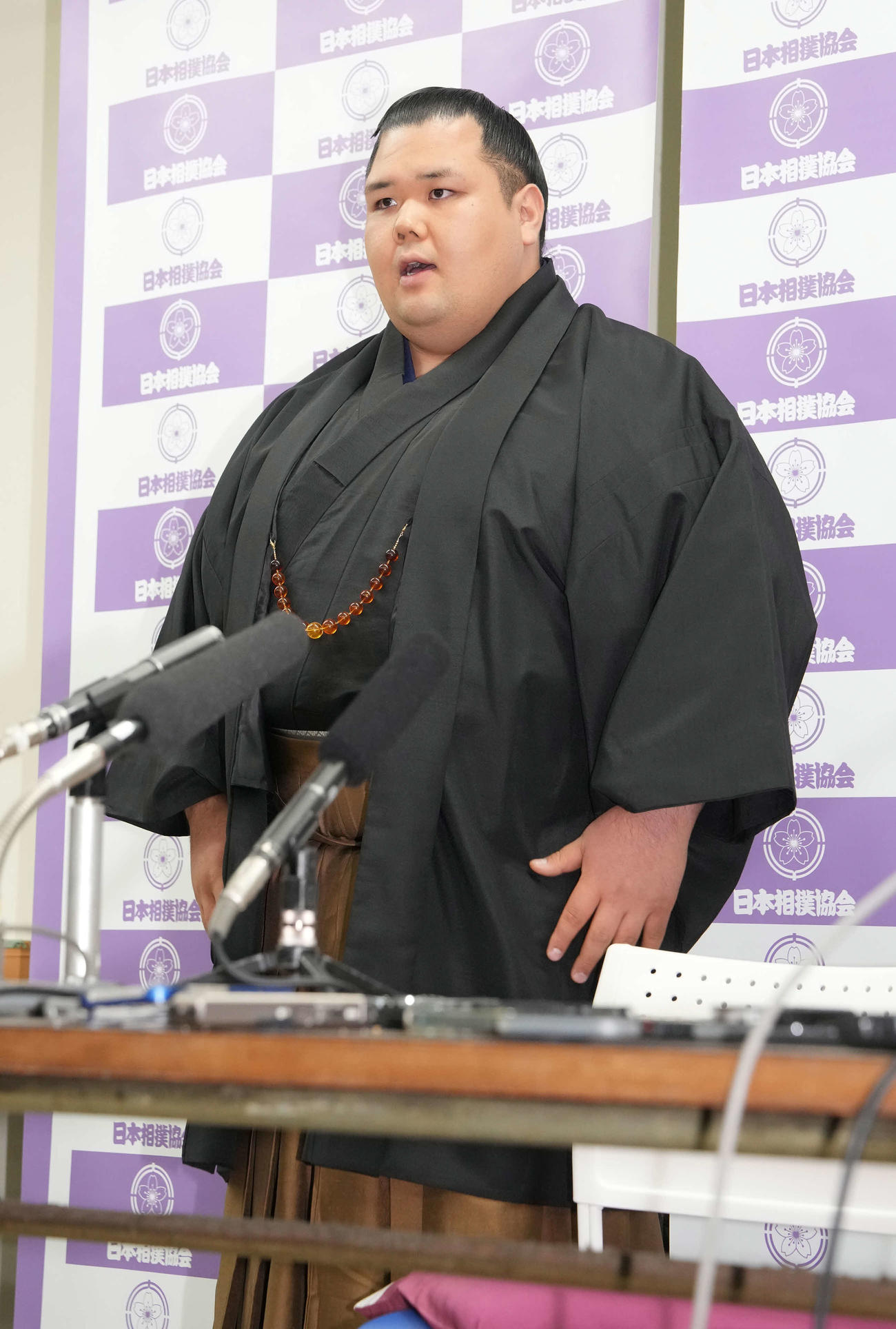 引退会見に臨む阿武咲（撮影・小沢裕）