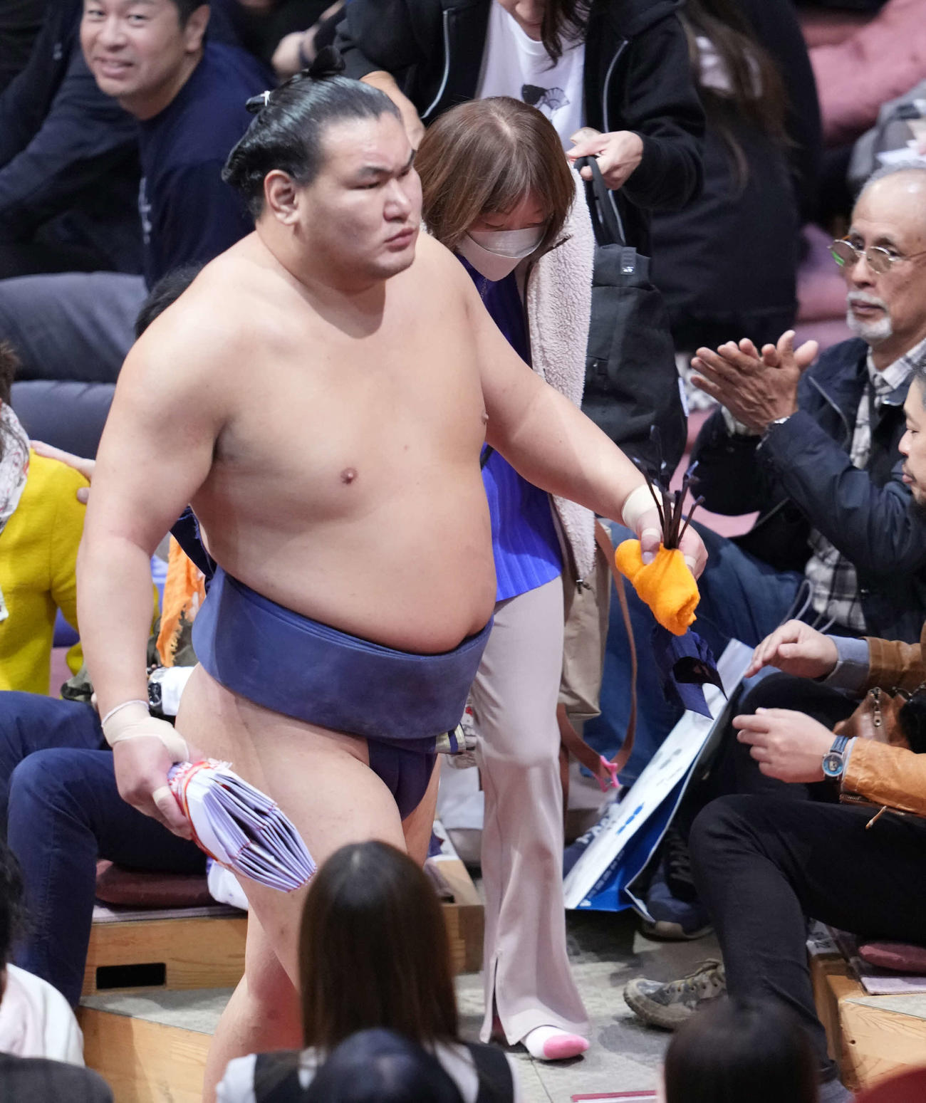 11月23日、花道を引き揚げる豊昇龍