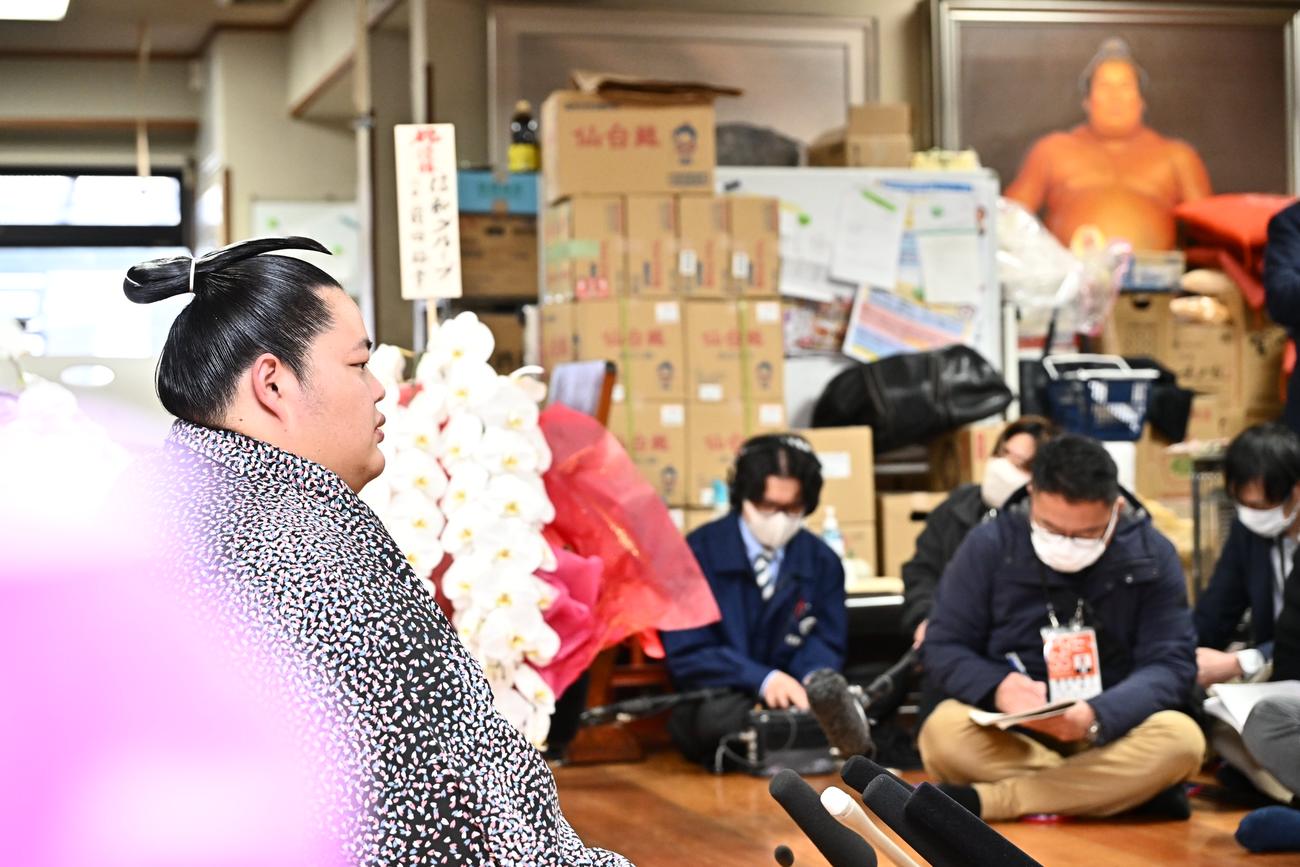 初場所の抱負を語る琴桜（撮影・滝沢徹郎）