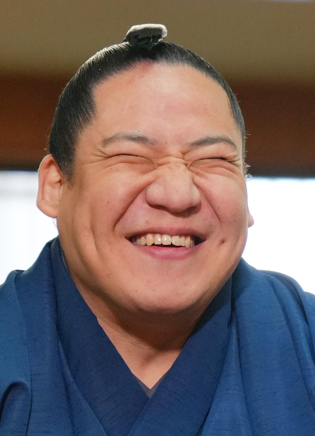 会見で笑顔を見せる新入幕の玉正鳳（撮影・垰建太）