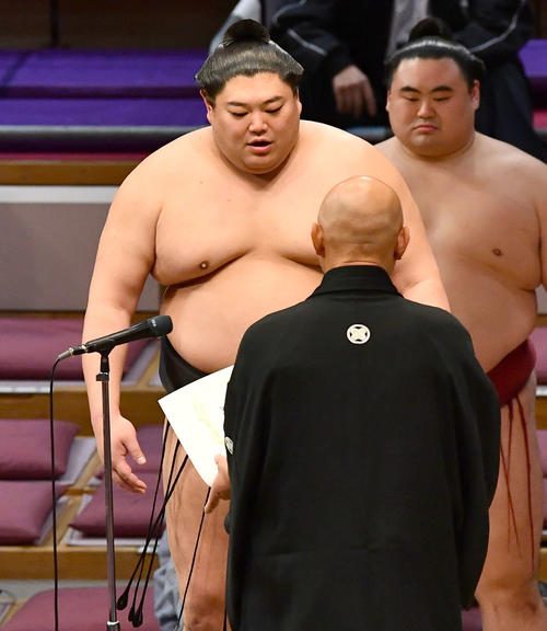 大相撲大賞】阿炎が“大一番”計315万円の懸賞を獲得 時給は16億2000万円