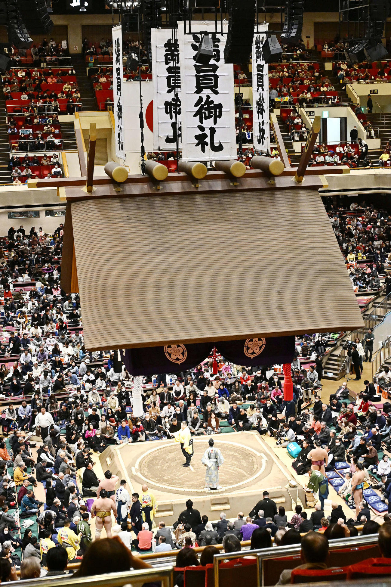 満員御礼となった大相撲初場所初日（撮影・滝沢徹郎）