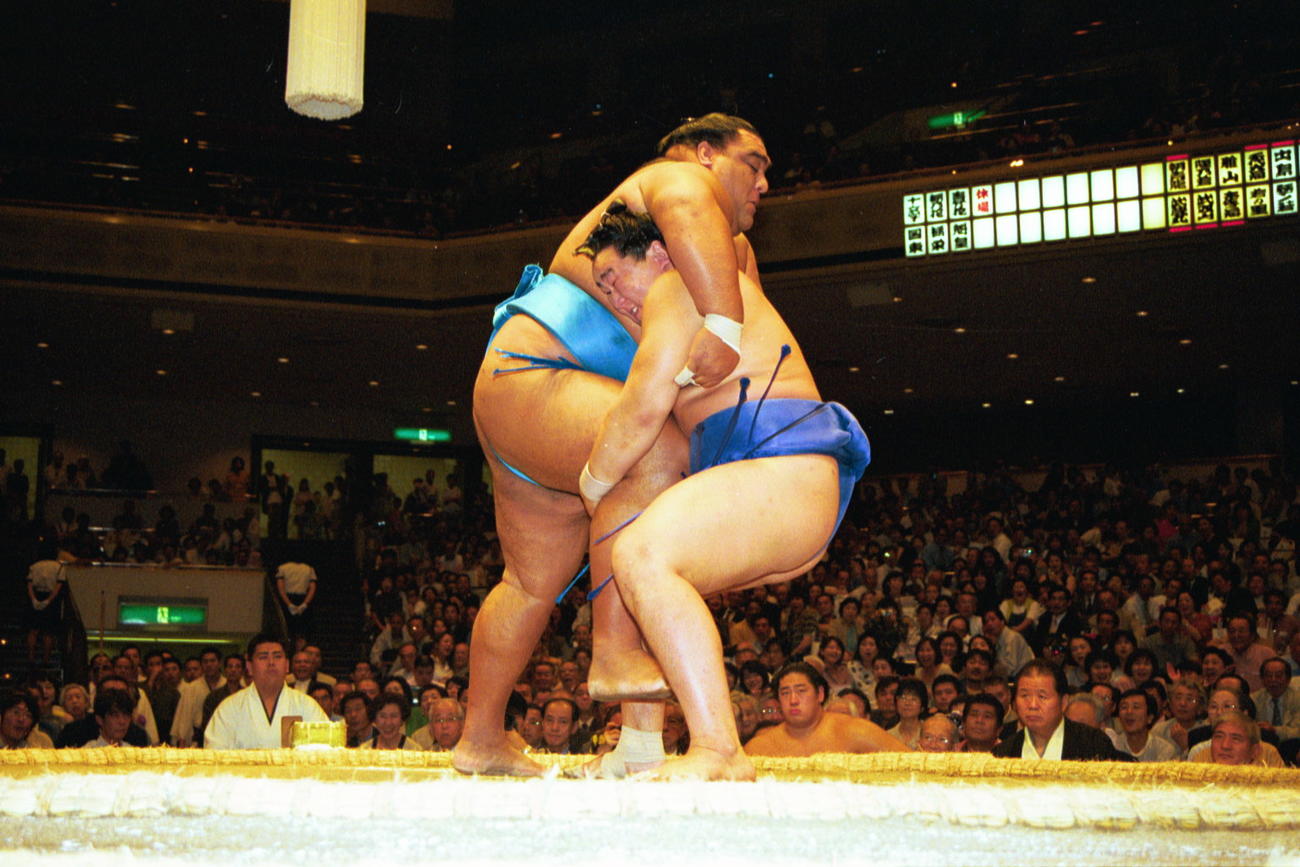 朝青龍と武蔵丸の取組