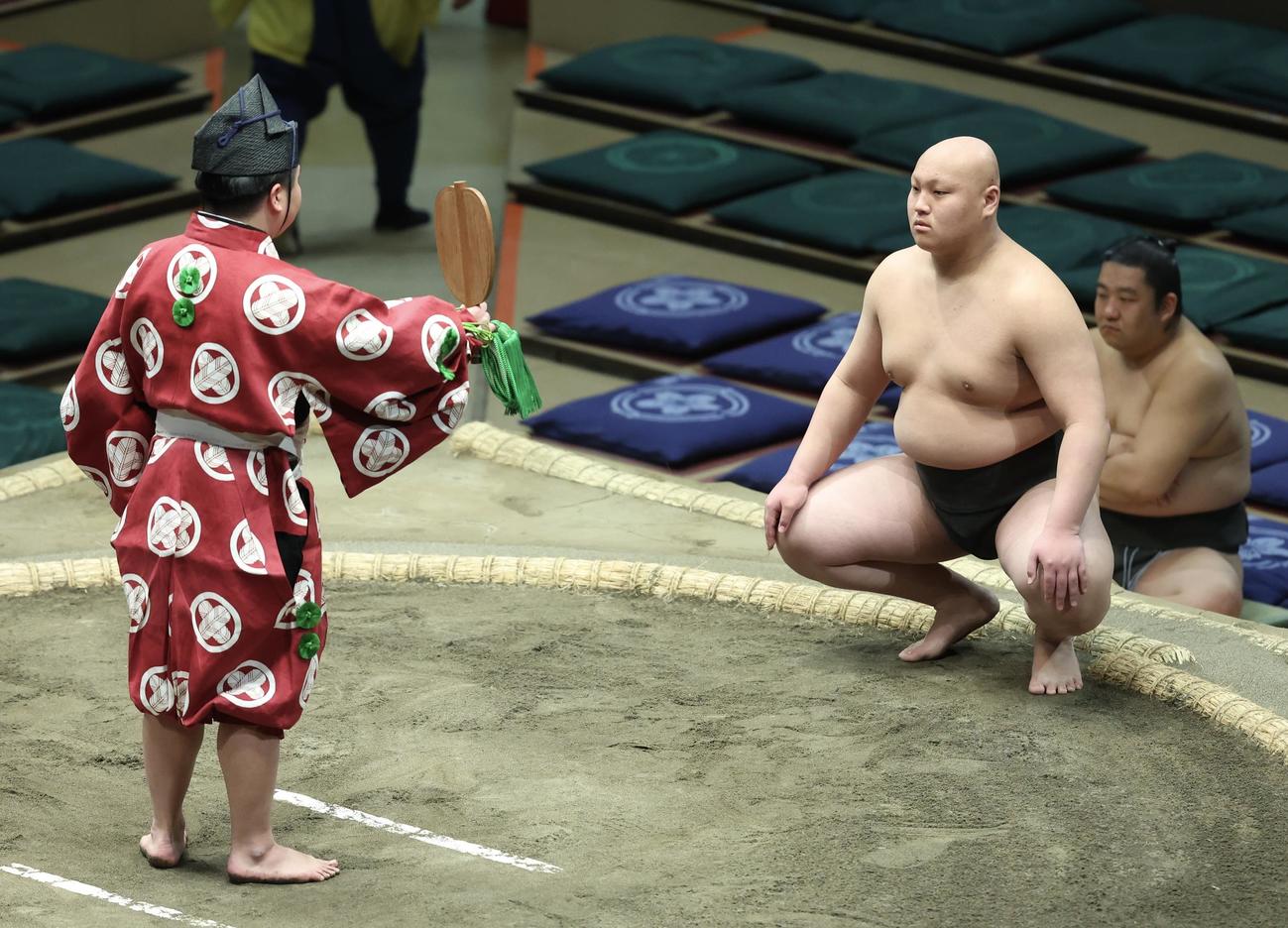 小野の勇み足で醍醐桜に軍配が上がる（撮影・河田真司）