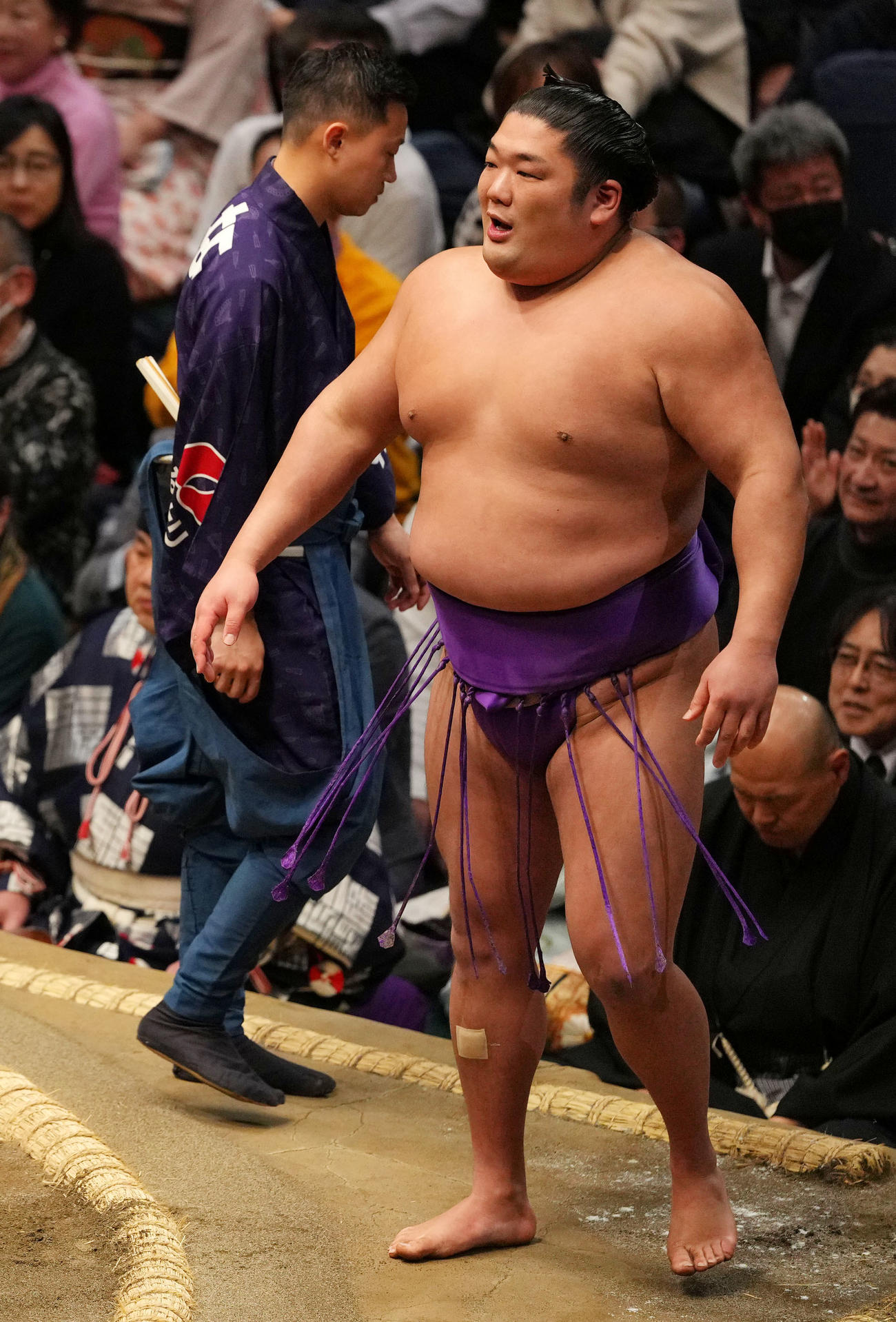 玉鷲に敗れ肩を落とす尊富士（撮影・横山健太）