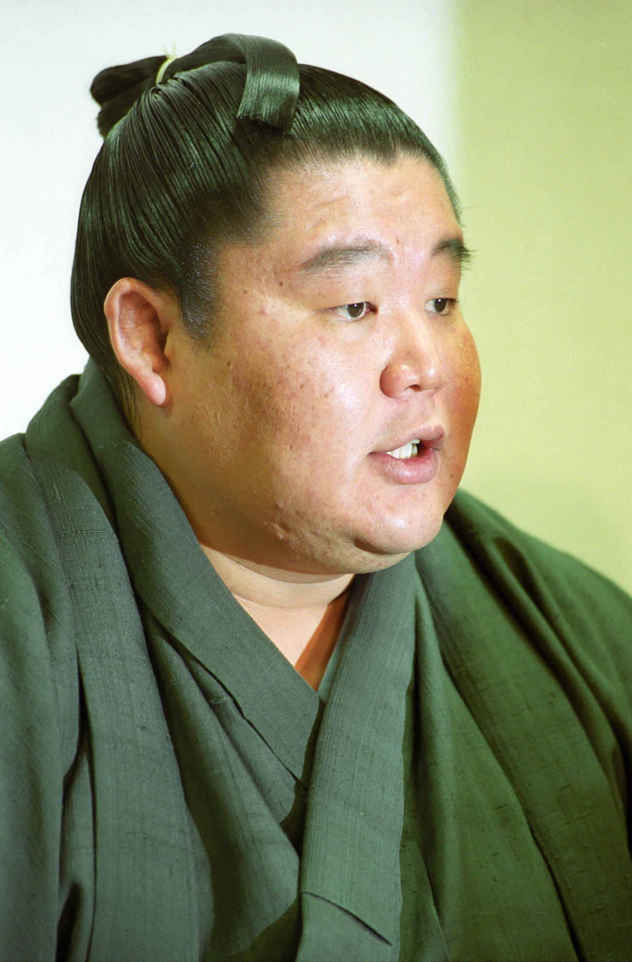 2000年3月16日、引退会見に臨んだ若乃花