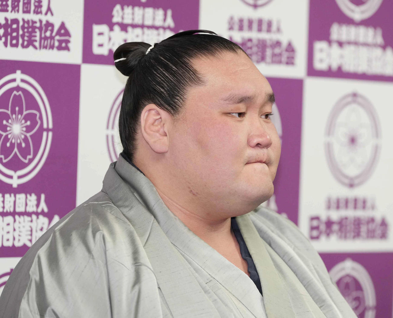 引退会見に臨む元横綱照ノ富士（撮影・小沢裕）