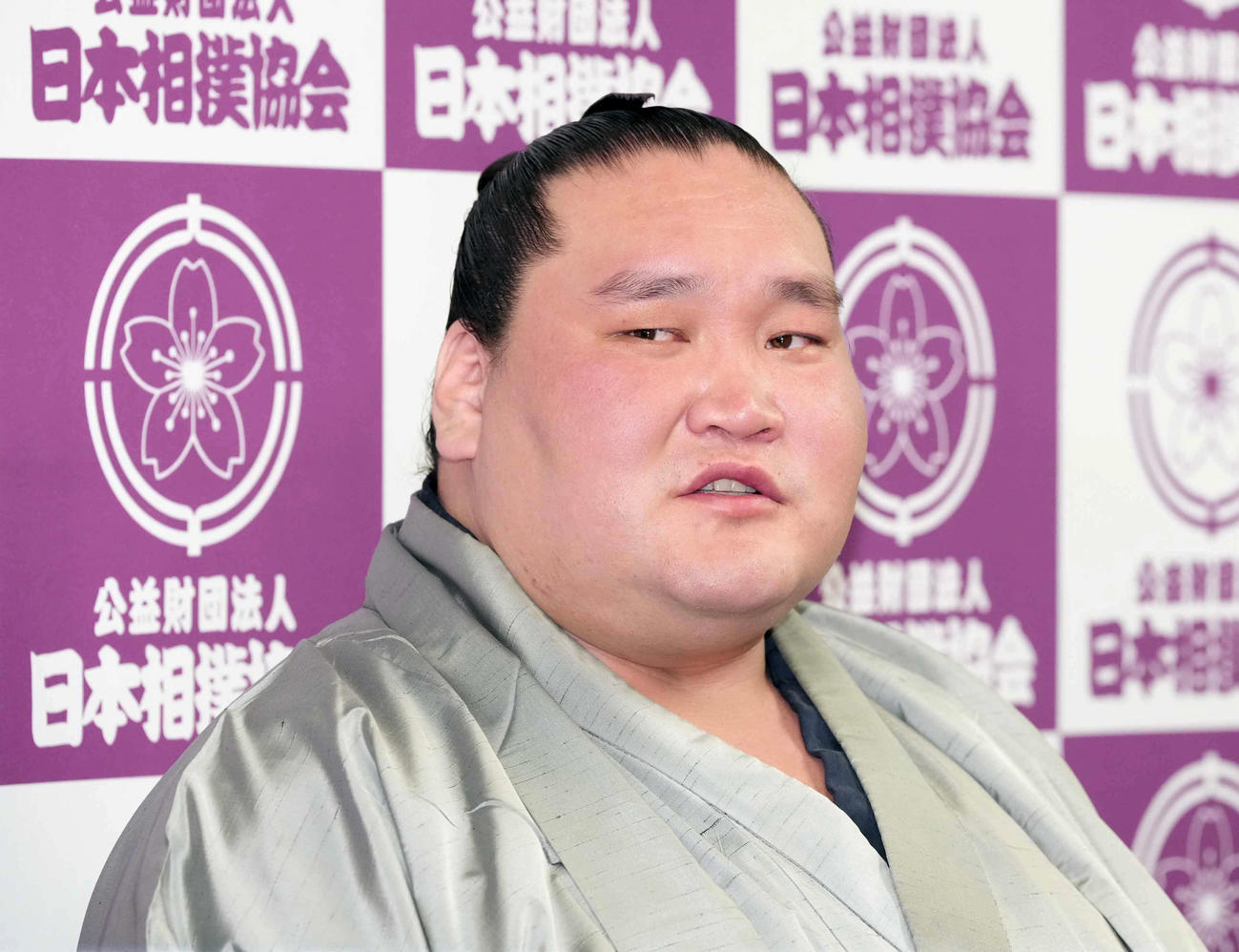 引退会見に臨む元横綱照ノ富士（撮影・小沢裕）