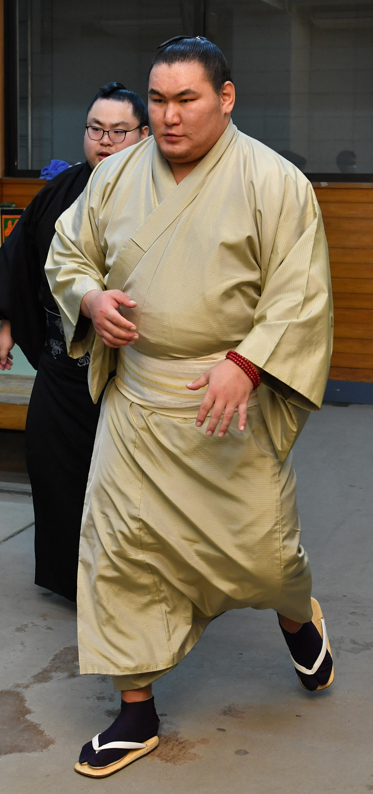 支度部屋を出る豊昇龍