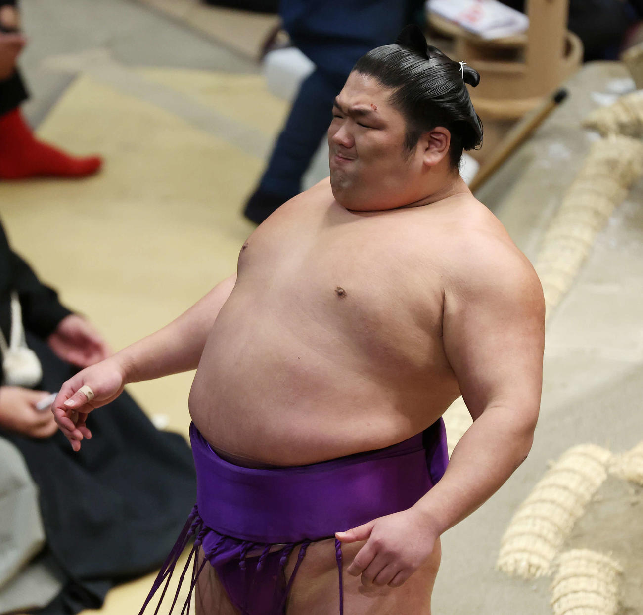 気合を入れる尊富士（撮影・宮地輝）