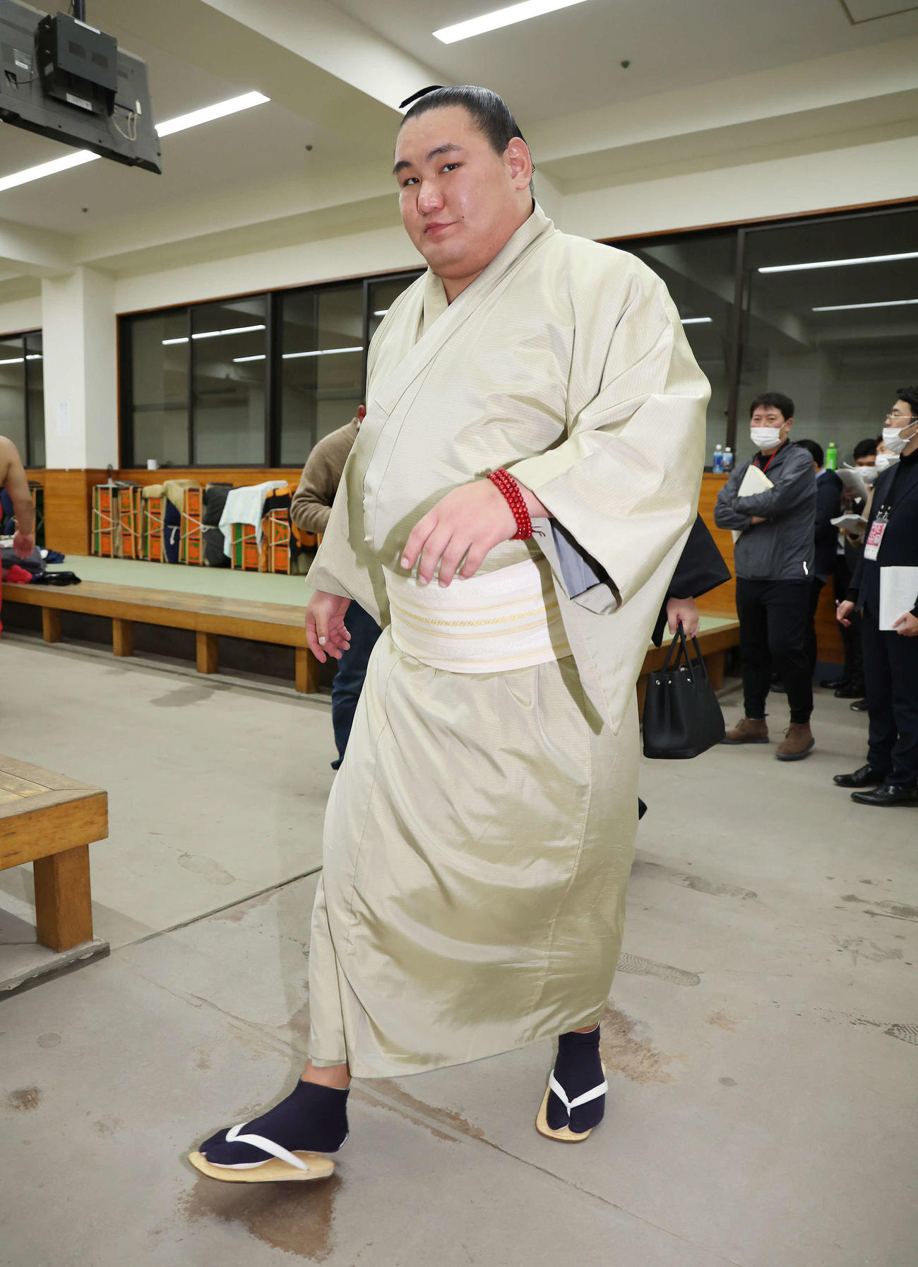 支度部屋を後にする豊昇龍