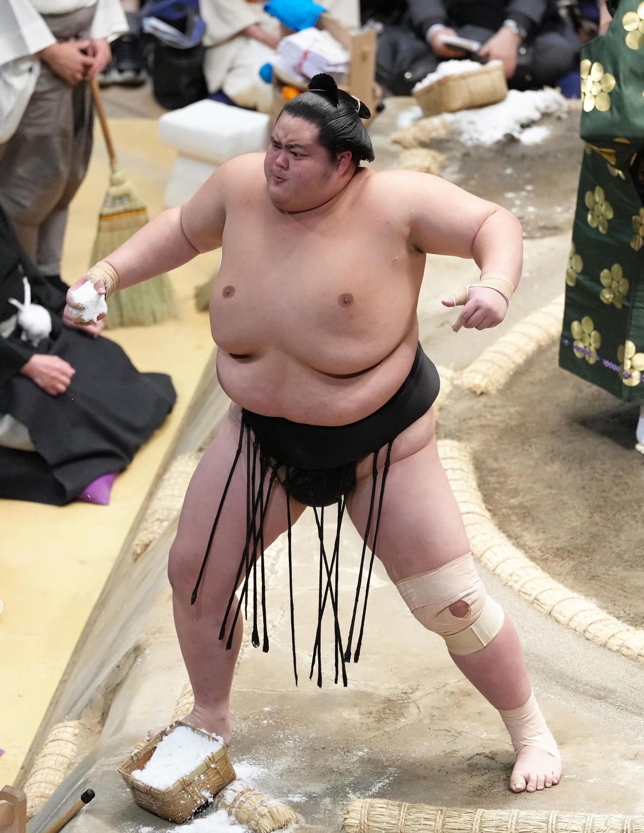 取組を前に、気合の入った表情を見せる琴桜（撮影・足立雅史）