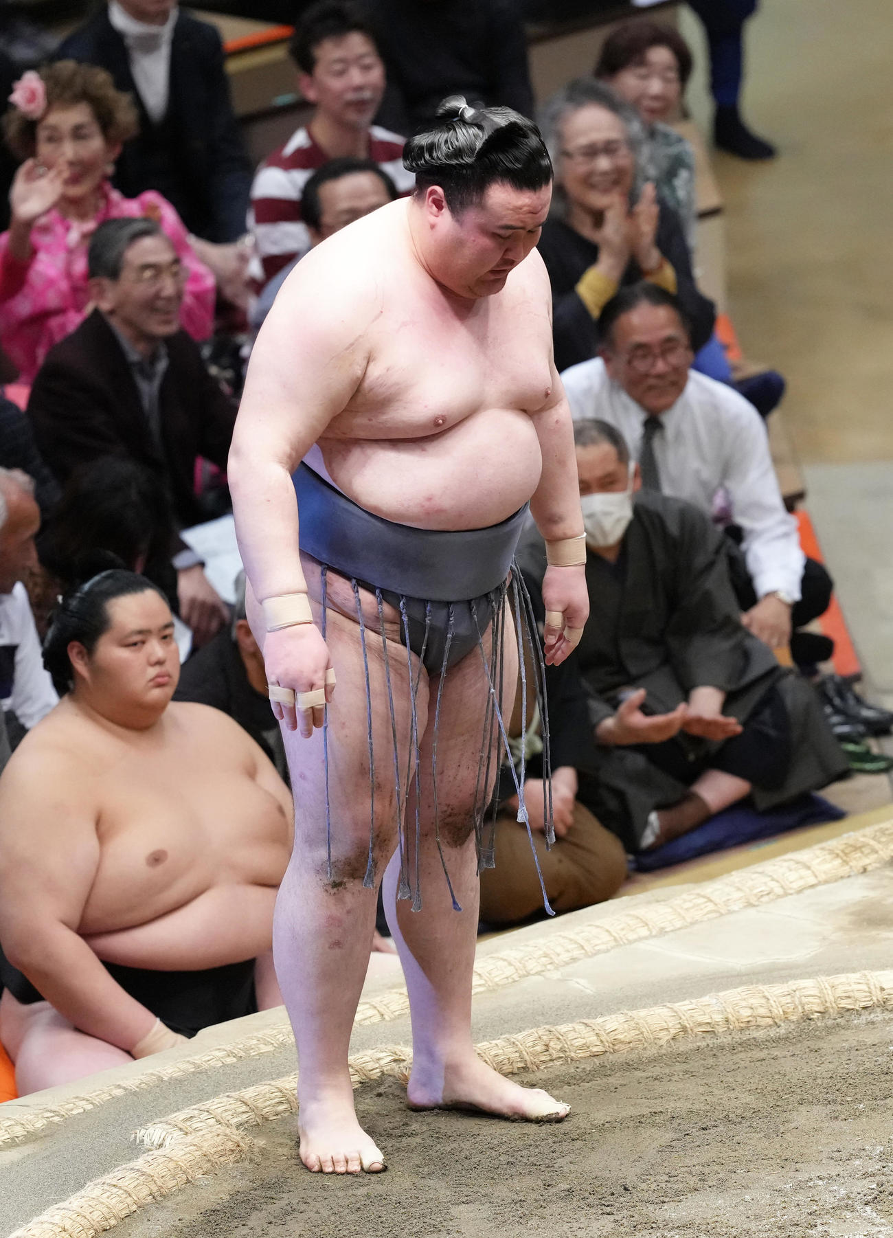 豊昇龍にはたき込みで敗れた金峰山（撮影・足立雅史）