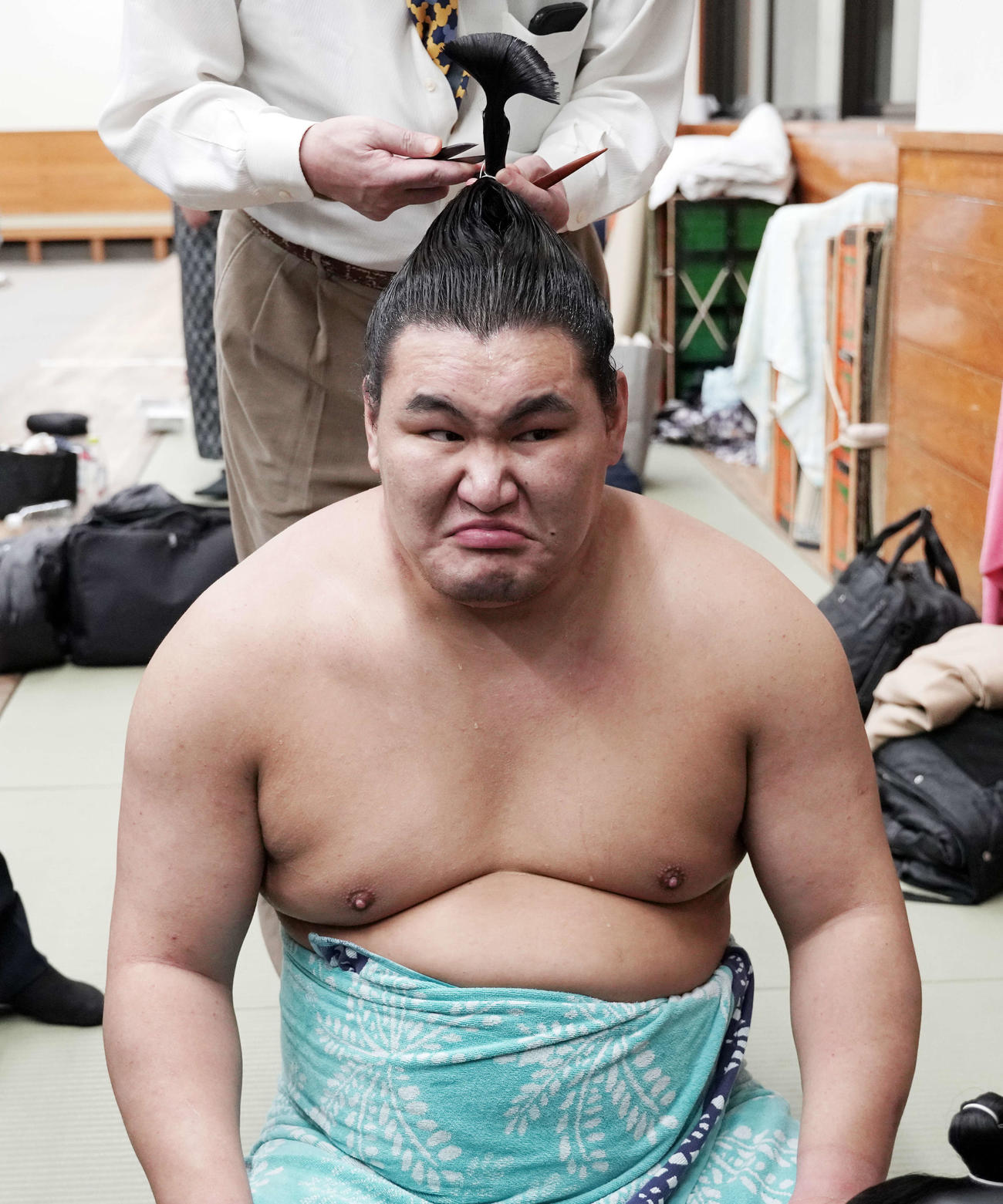 報道陣の質問に答える豊昇龍