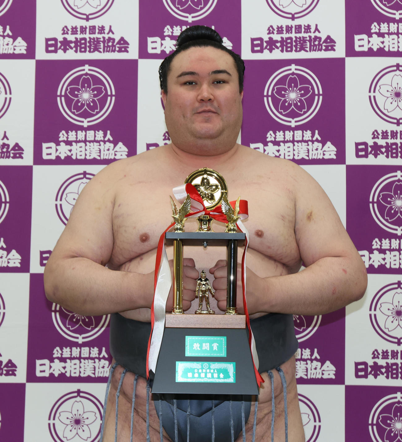 敢闘賞の金峰山（代表撮影）