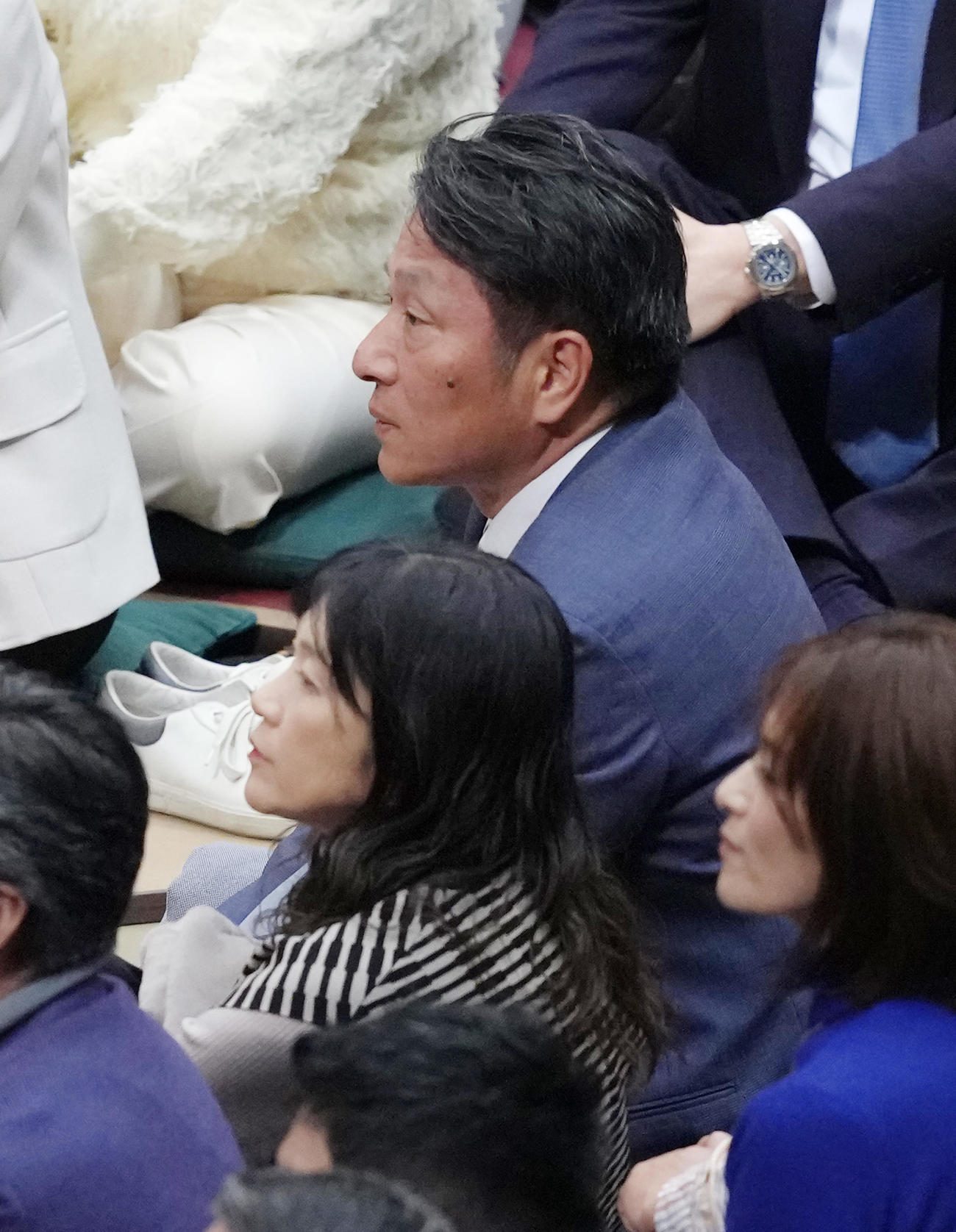 観戦する青学大・原監督夫妻（撮影・足立雅史）