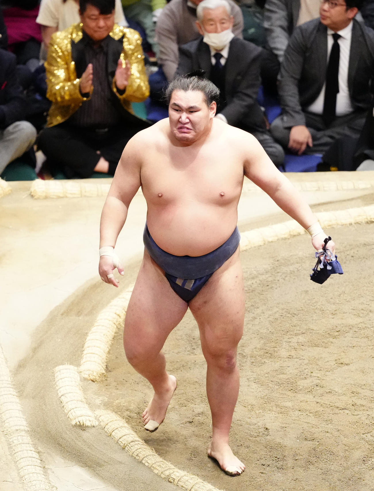 優勝決定ともえ戦　王鵬を寄り倒しで破り、優勝を決めた豊昇龍（撮影・江口和貴）