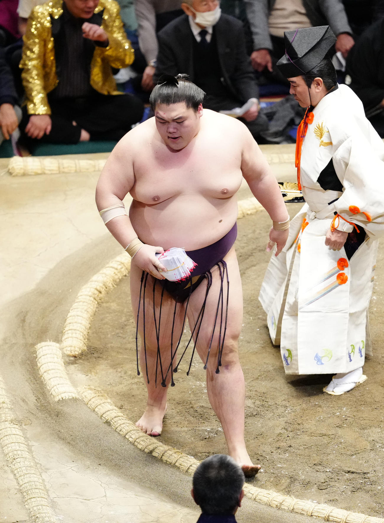 金峰山を押し出しで破った王鵬（撮影・江口和貴）
